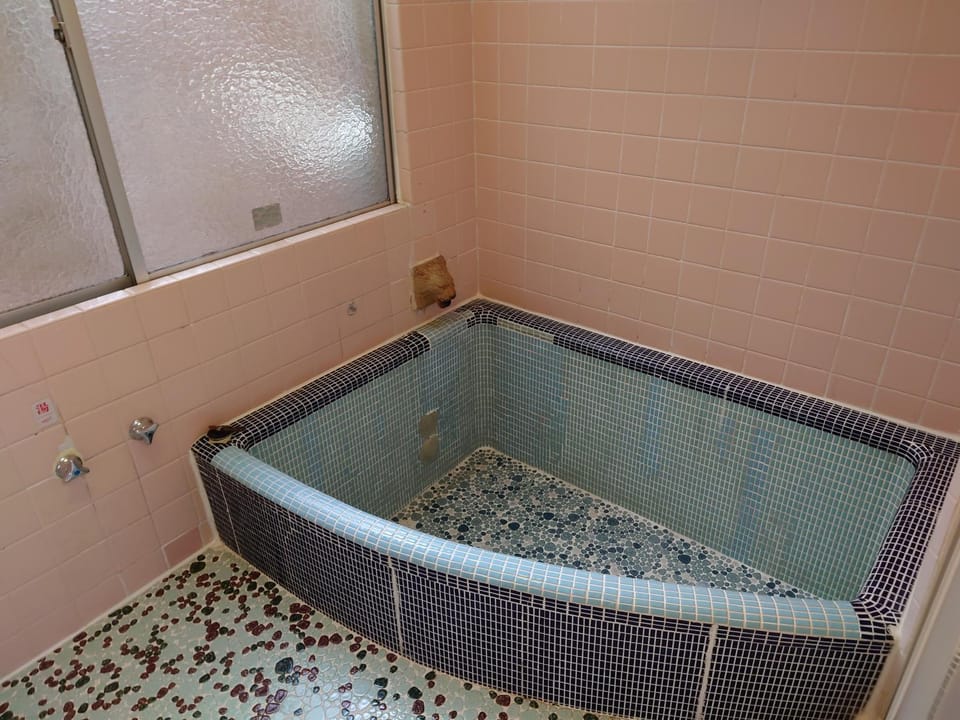 Hot Spring Bath, fireplace, towels