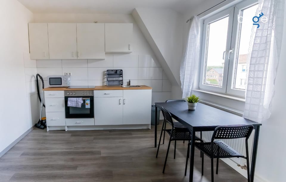 Kitchen or kitchenette, oven, stove