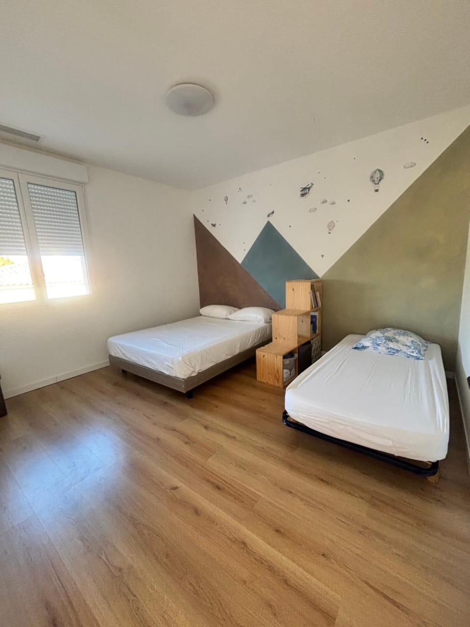 Bed, Photo of the whole room, Bedroom