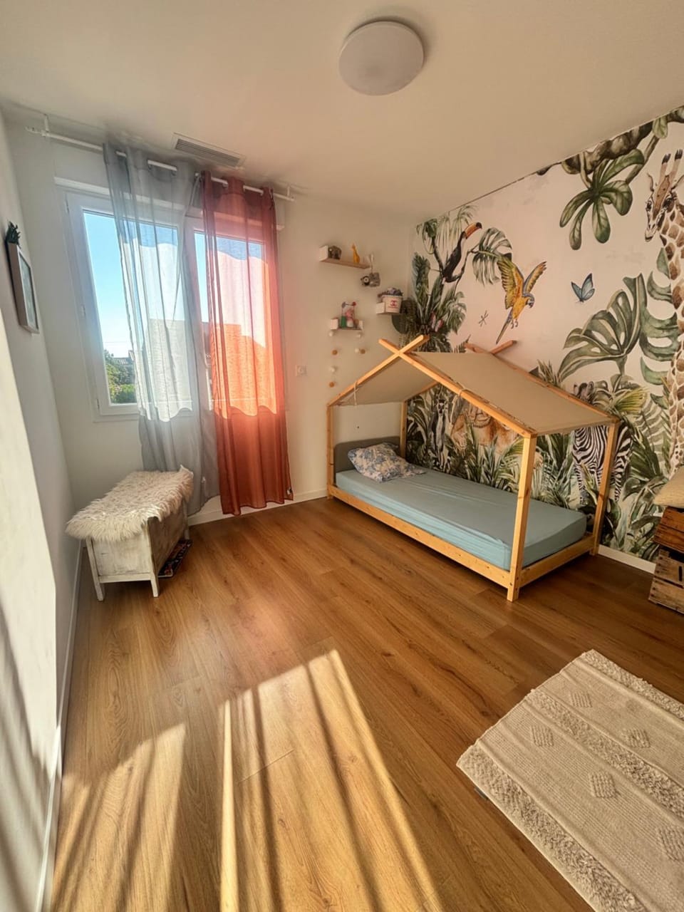 Bed, Photo of the whole room, Bedroom