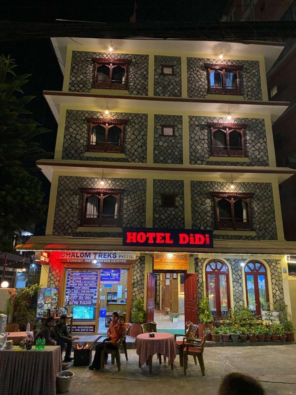 Property building, Restaurant/places to eat, Location