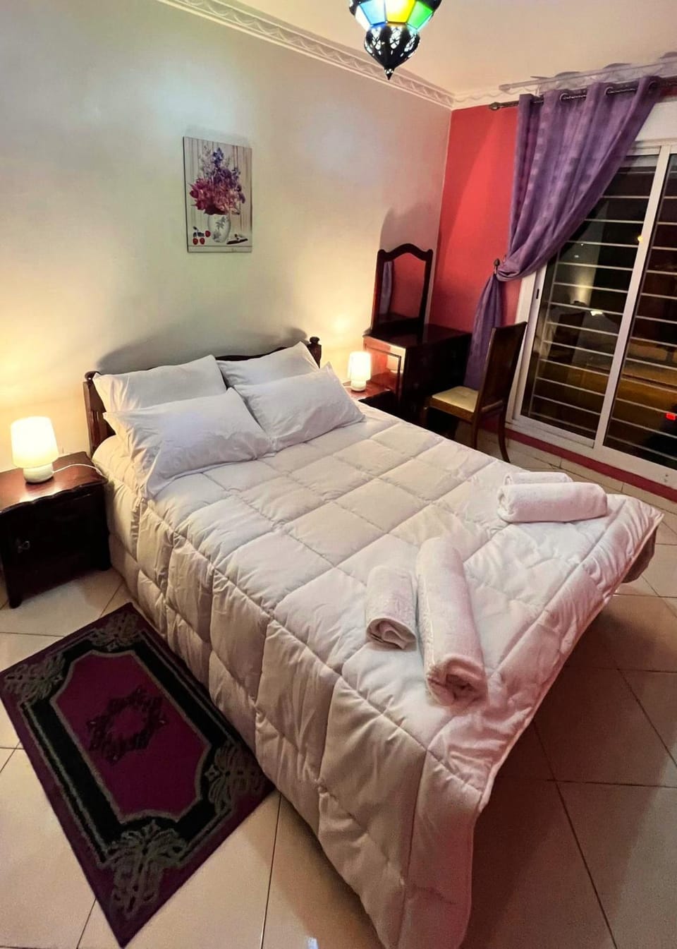 Bed, View (from property/room), Photo of the whole room, Decorative detail, Bedroom, Street view, towels