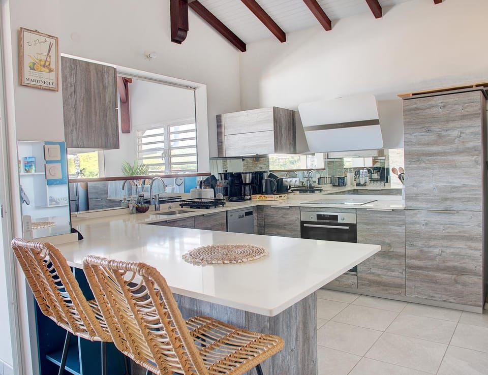 Kitchen or kitchenette, Dining area, dishwasher, stove