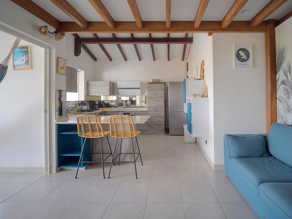 Kitchen or kitchenette, Dining area, stove