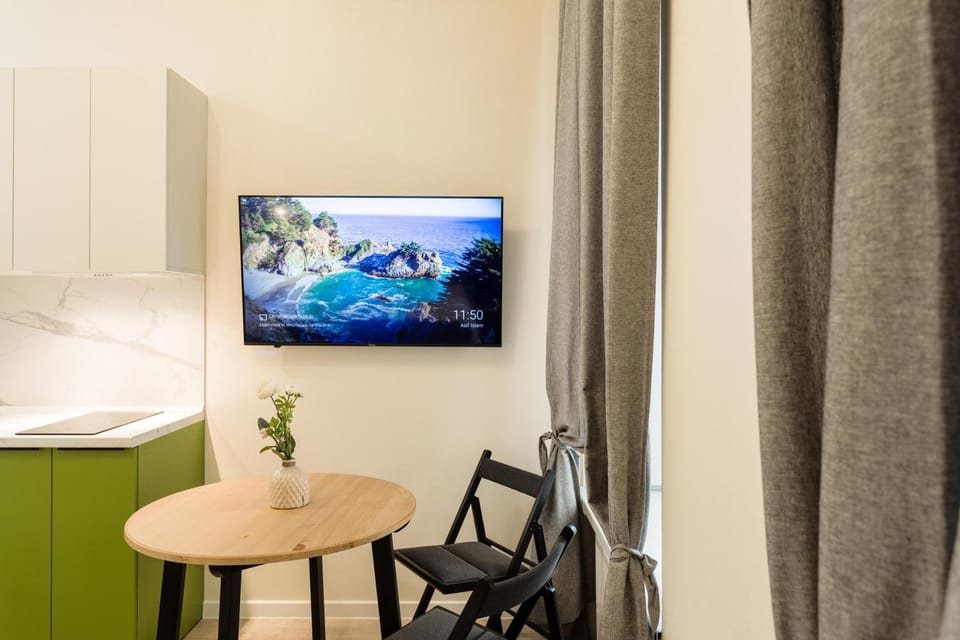 TV and multimedia, Seating area, Dining area