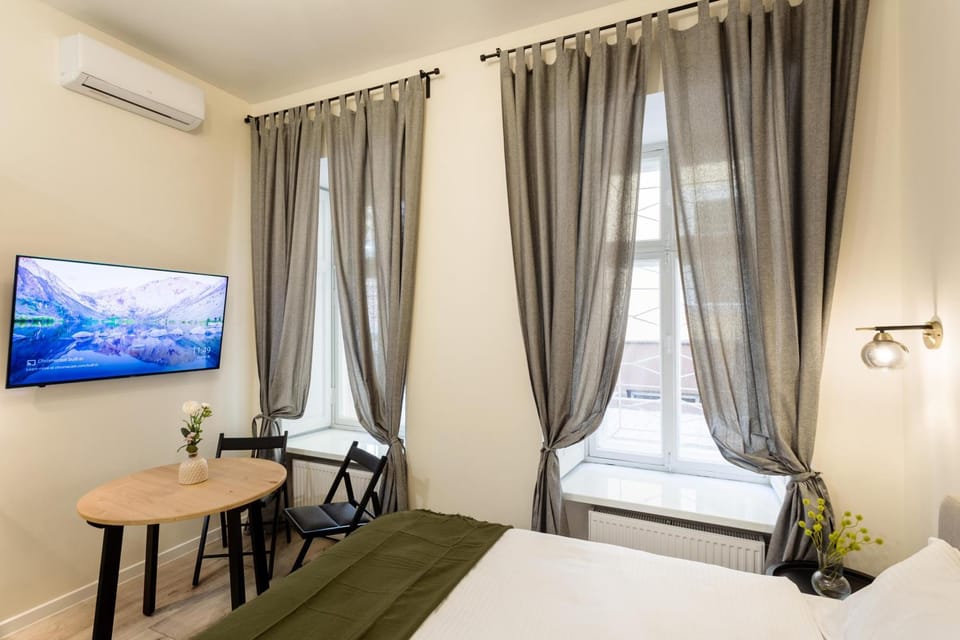 Photo of the whole room, air conditioner