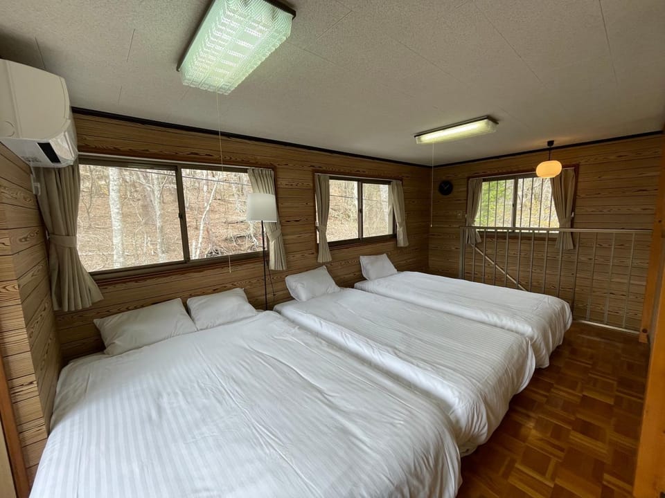 Bed, Bedroom, air conditioner