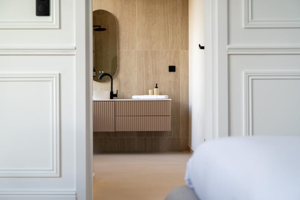 Bathroom, towels
