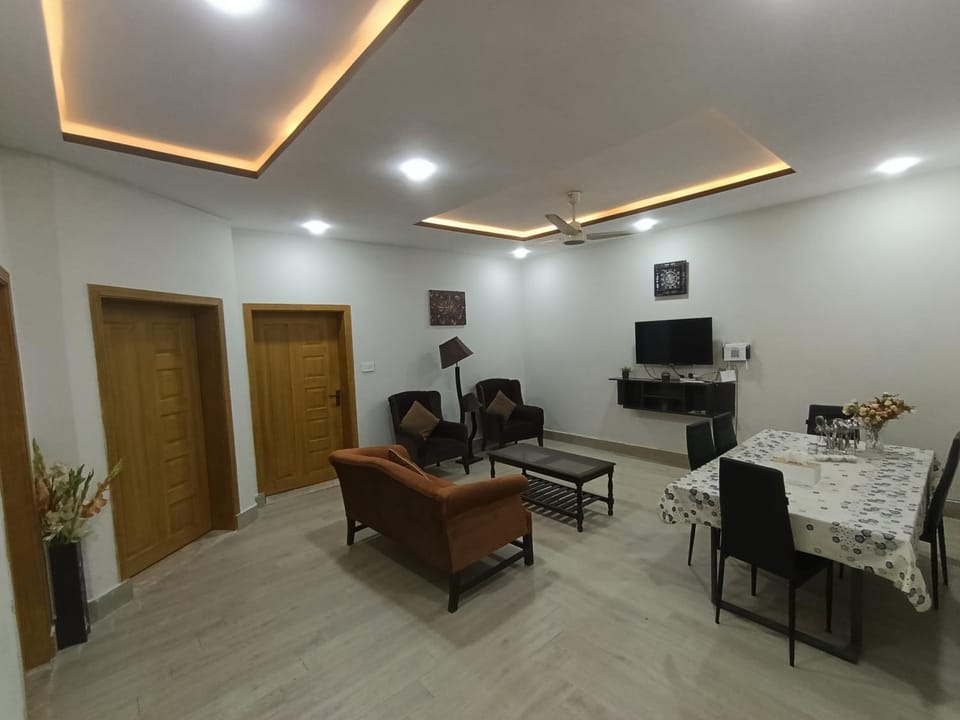 Living room, Seating area, Dining area