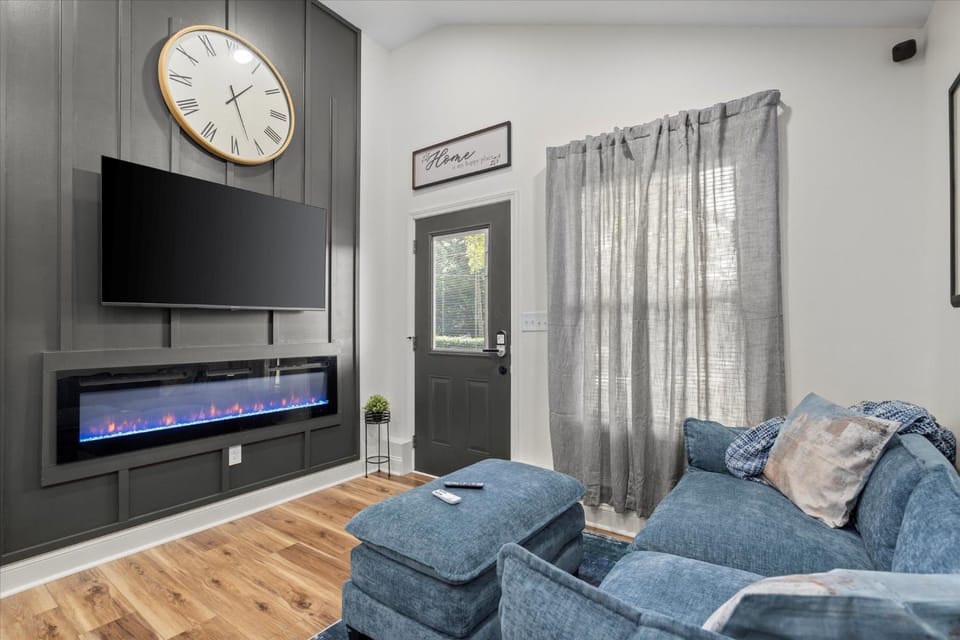 World Cup Retreat -2BR 2BA Decatur Cottage House in Belvedere Park
