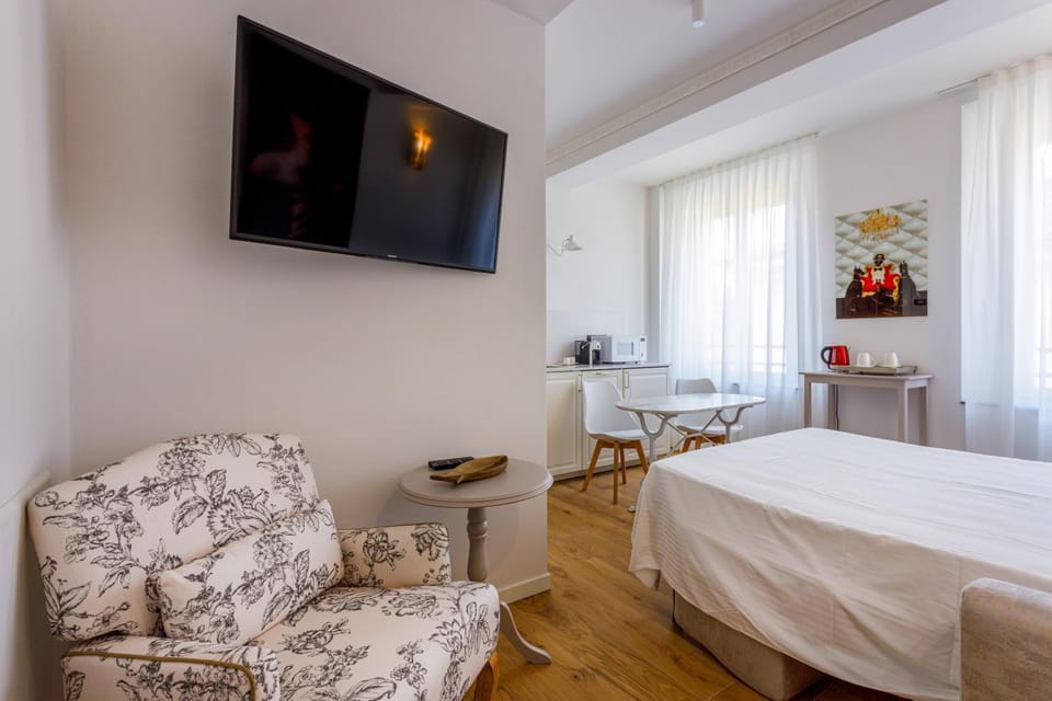 Bed, Living room