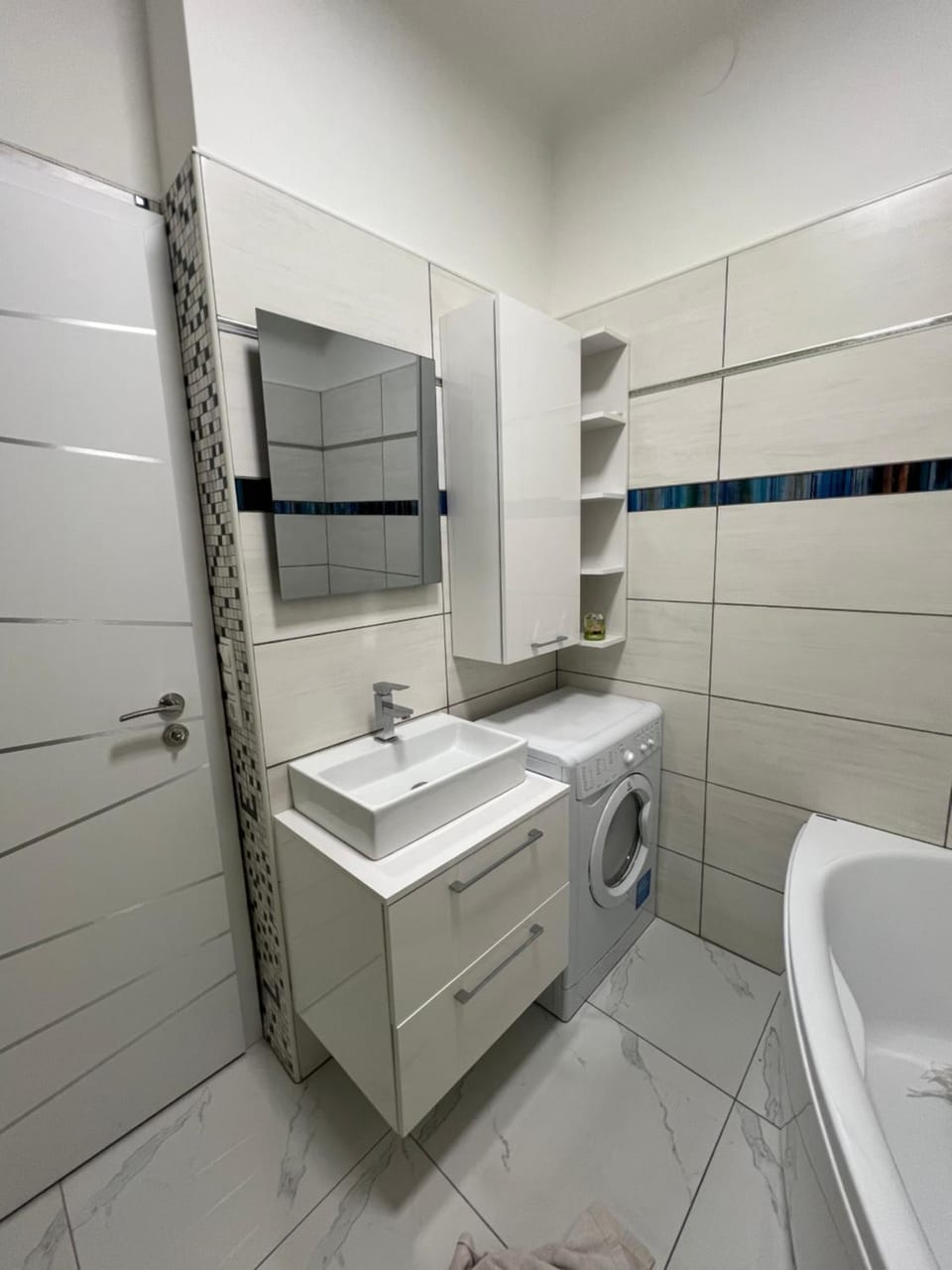 Toilet, washing machine