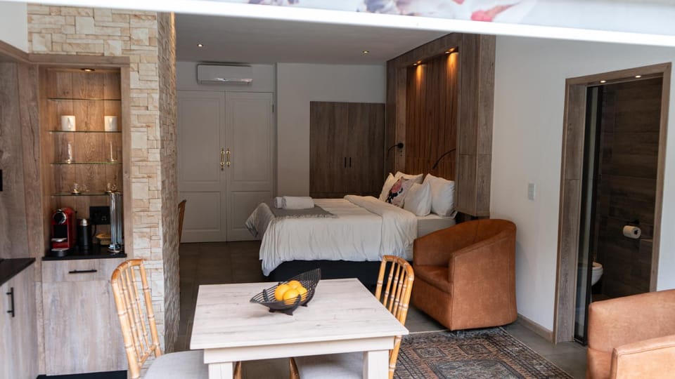 Bed, Photo of the whole room, Seating area, Dining area, Bedroom, wardrobe, air conditioner