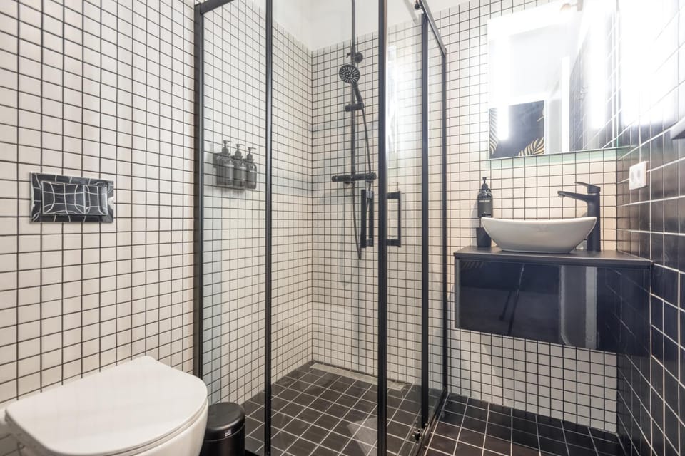 Shower, Toilet, Bathroom