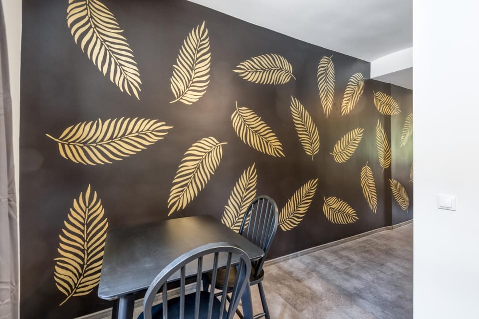 Decorative detail, Dining area, pet friendly