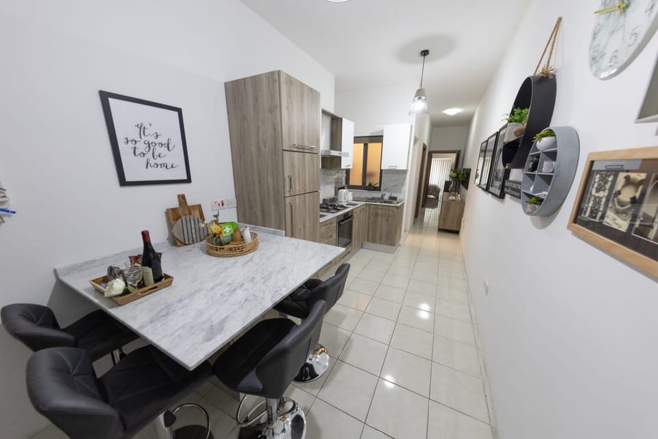 TV and multimedia, Kitchen or kitchenette, Dining area