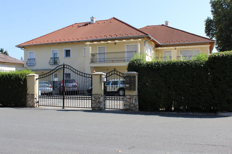 Facade/entrance, Street view