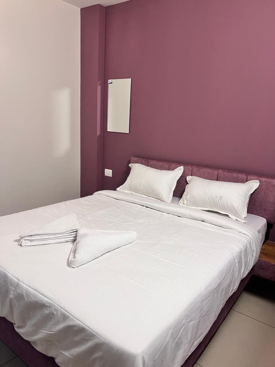 Bed, Photo of the whole room, towels