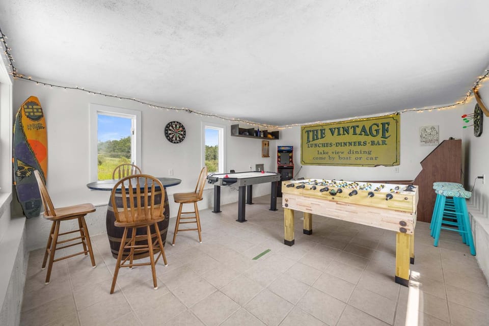 Game Room, Table tennis, Dining area