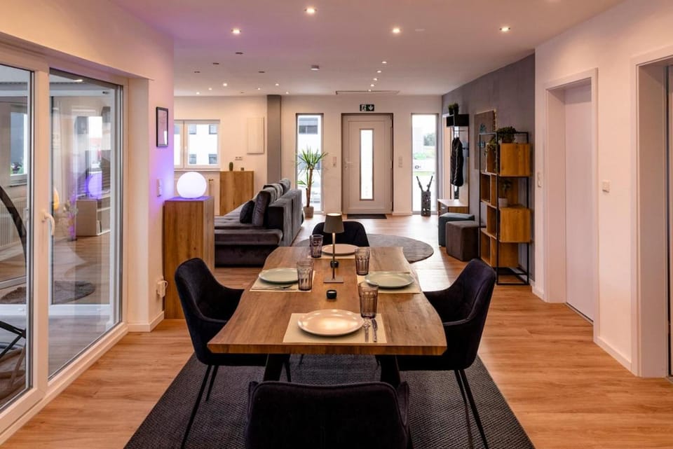 Seating area, Dining area