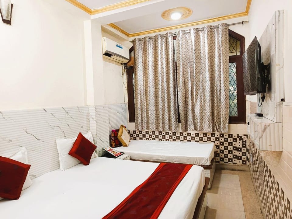 Bed, air conditioner