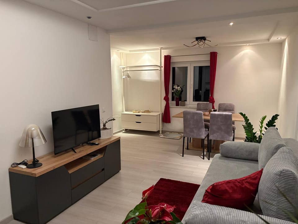 TV and multimedia, Living room, Dining area