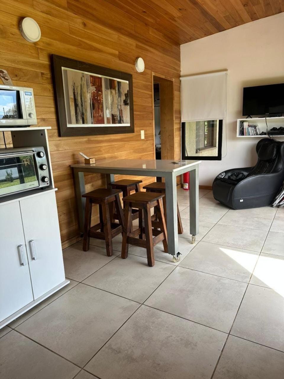 Kitchen or kitchenette, Dining area, minibar, oven