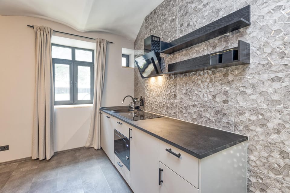 Kitchen or kitchenette, pet friendly, stove