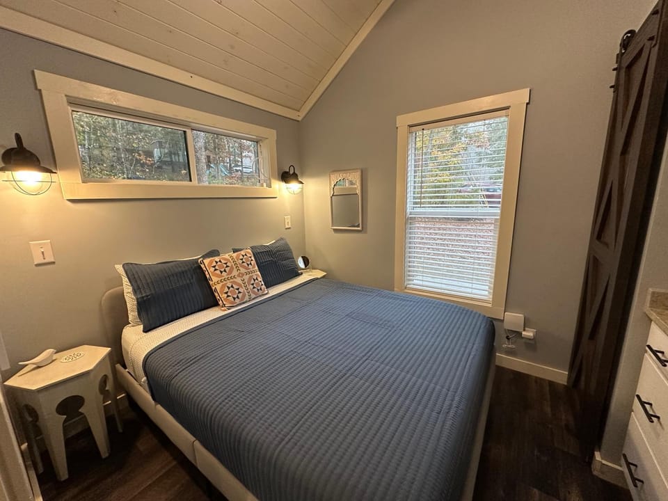 Bed, Bedroom, air conditioner