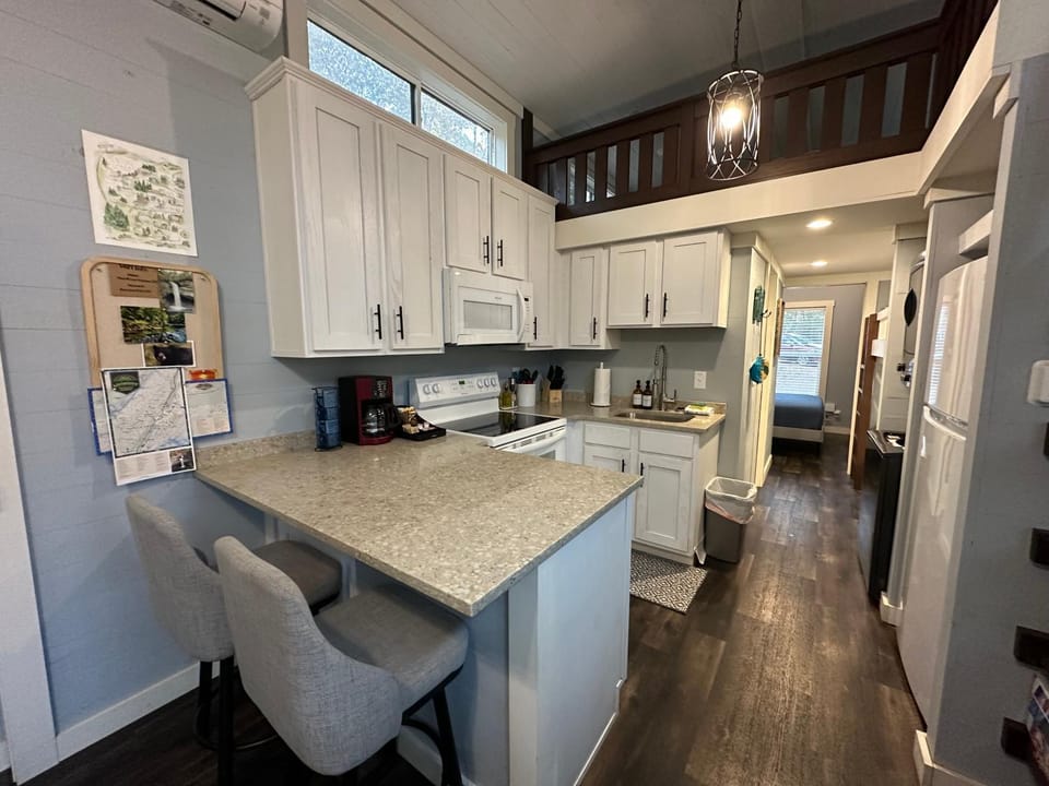 Dining area, microwave, oven, stove, kitchen