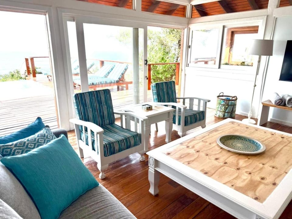 Aloha 14 private Villa with spectacular 180' Ocean views Villa in KwaZulu-Natal