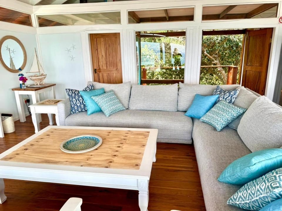 Aloha 14 private Villa with spectacular 180' Ocean views Villa in KwaZulu-Natal