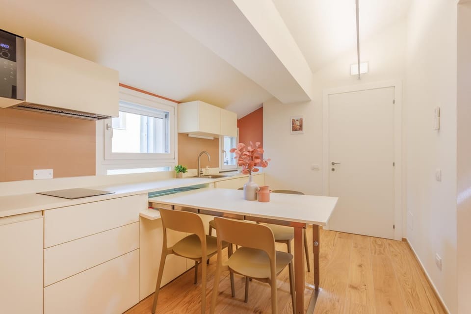 Kitchen or kitchenette, Seating area, Dining area, stove