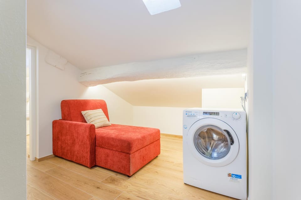 Living room, Seating area, washing machine