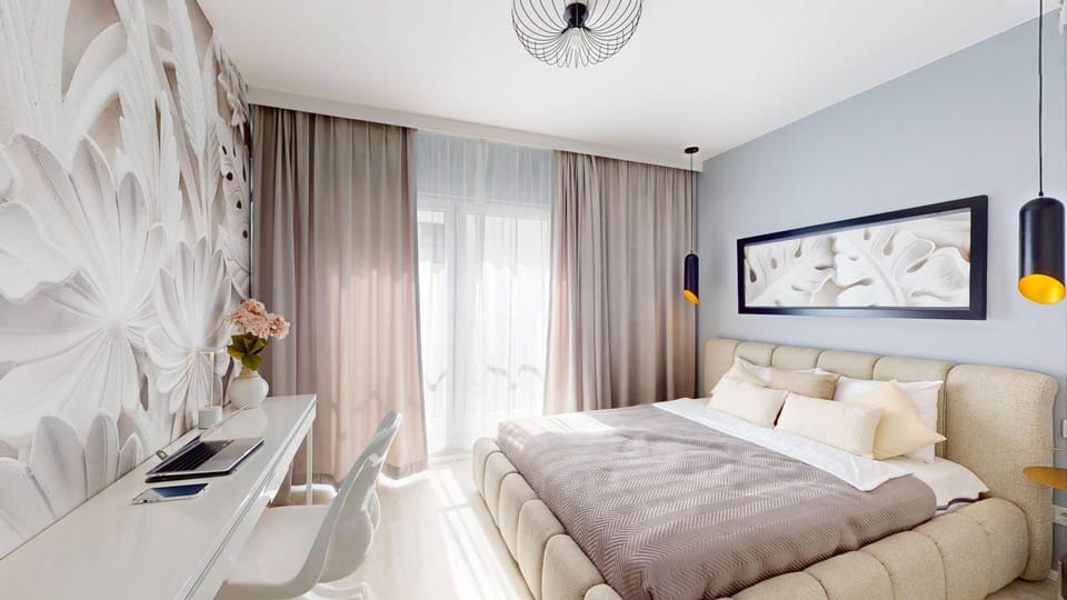 Bed, Photo of the whole room, Seating area, Bedroom