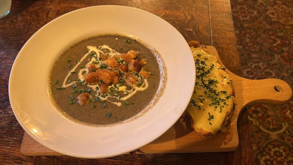 Jug and glass Hotel in Amber Valley