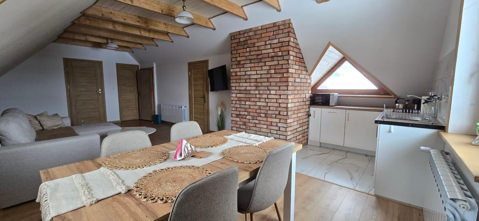 TV and multimedia, Kitchen or kitchenette, Living room, Seating area, Dining area