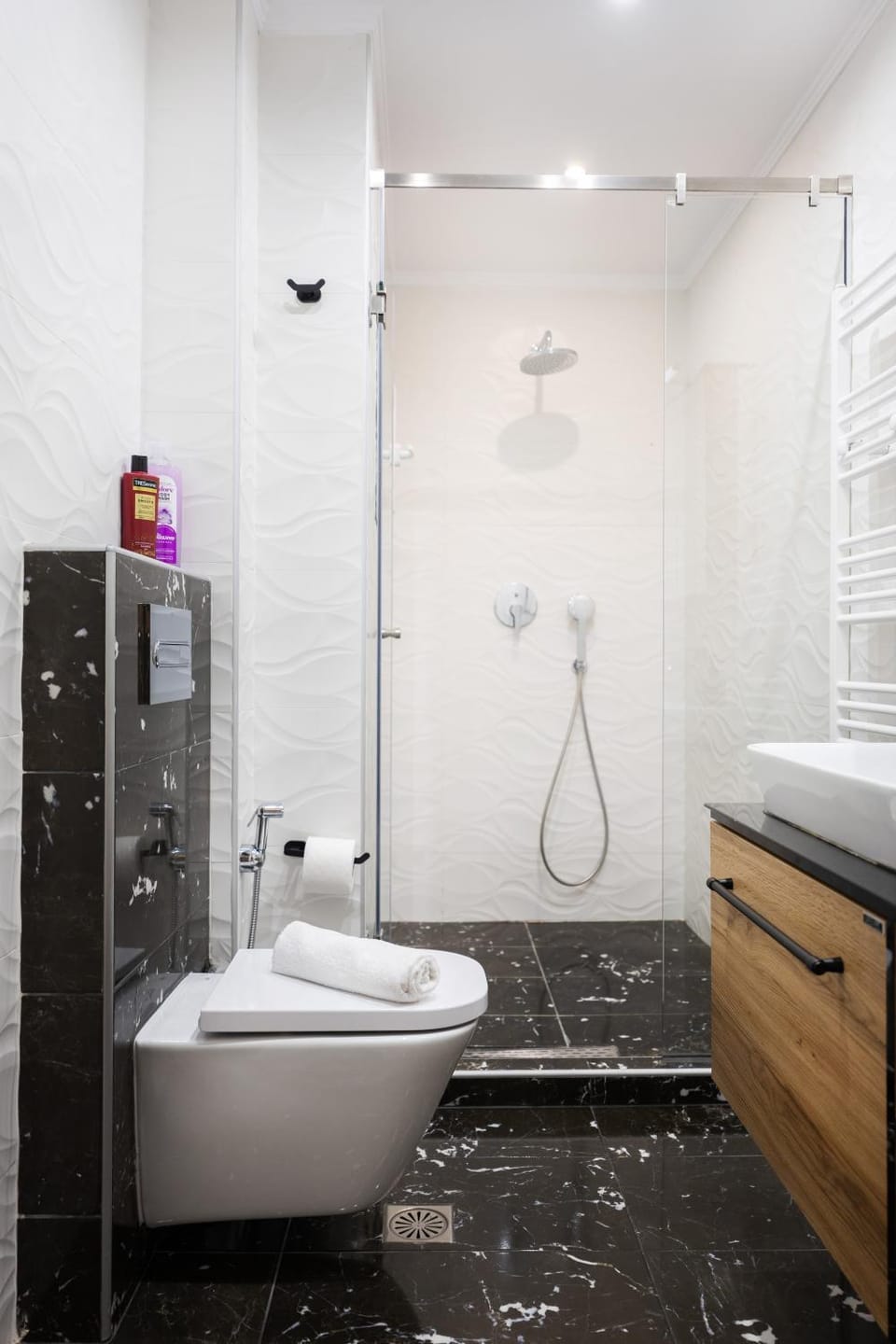 Shower, Toilet, Bathroom, towels