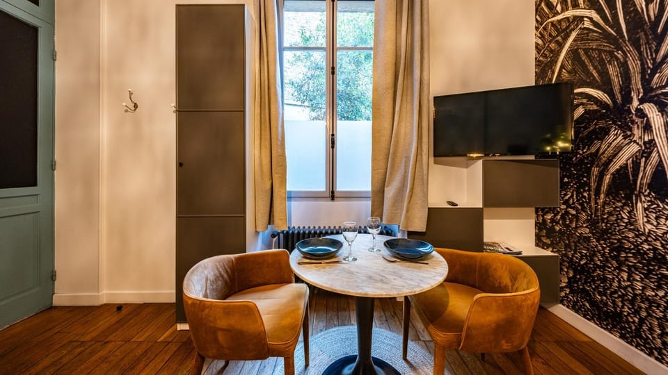 Communal lounge/ TV room, TV and multimedia, Living room, Seating area, Evening entertainment