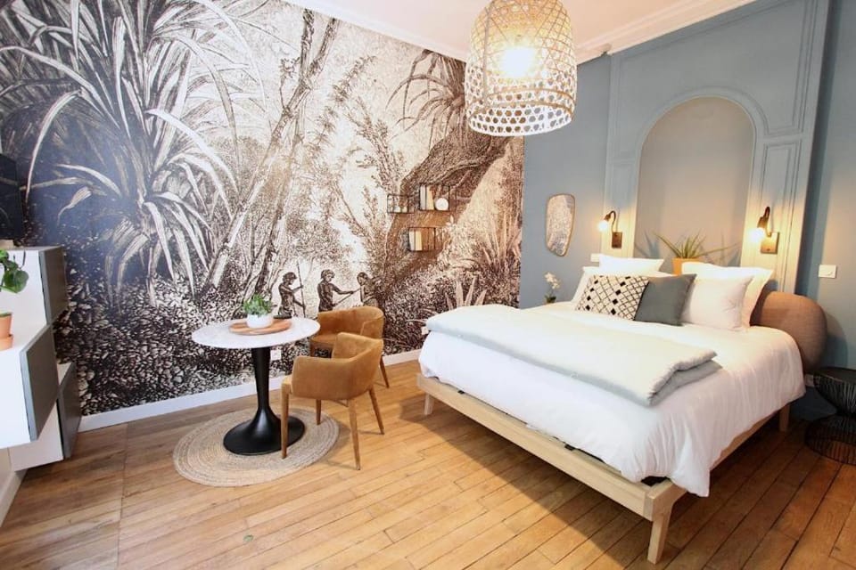 Bed, Night, Seating area, Bedroom