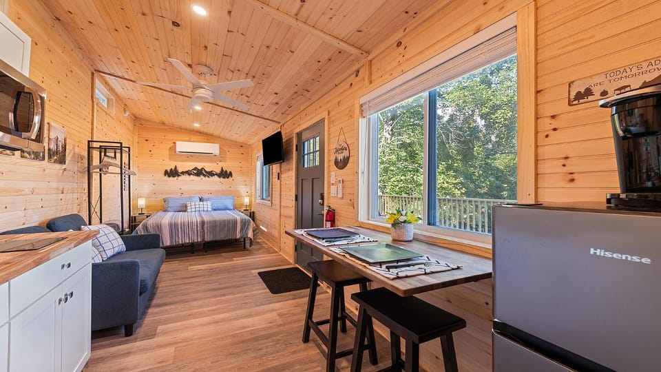 Bed, Living room, Photo of the whole room, Seating area, Dining area, Evening entertainment, Bedroom, air conditioner