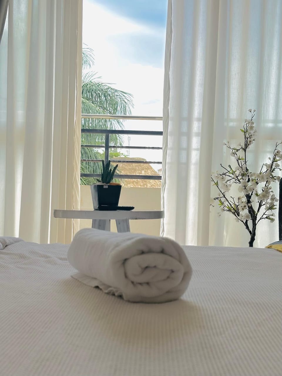Bed, Seating area, Bedroom, Sea view, Sea view, Breakfast, Sunrise, Sunset