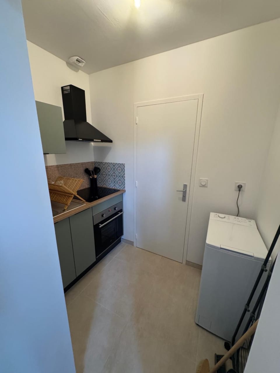 Kitchen or kitchenette, oven, stove