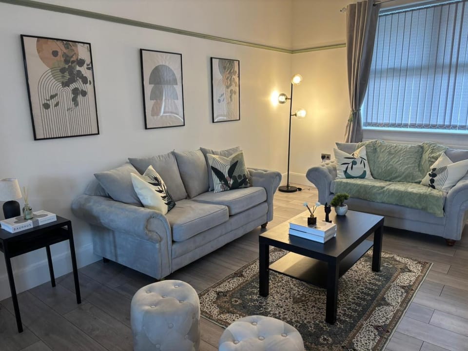 Living room, Seating area