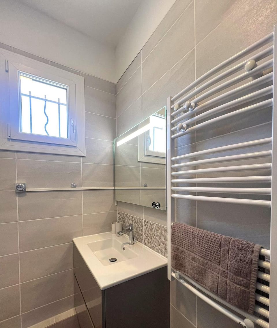 Shower, Bathroom, towels