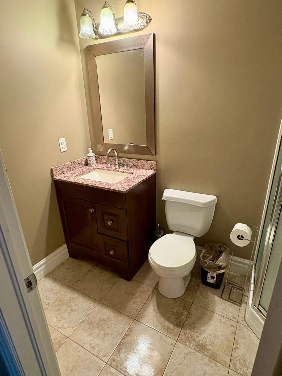 Shower, Toilet, Bathroom, bidet, towels, towels