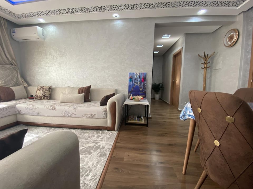 Lovely Cozy Apartment, Fast WiFi, Workspace Ready Apartment in Tangier
