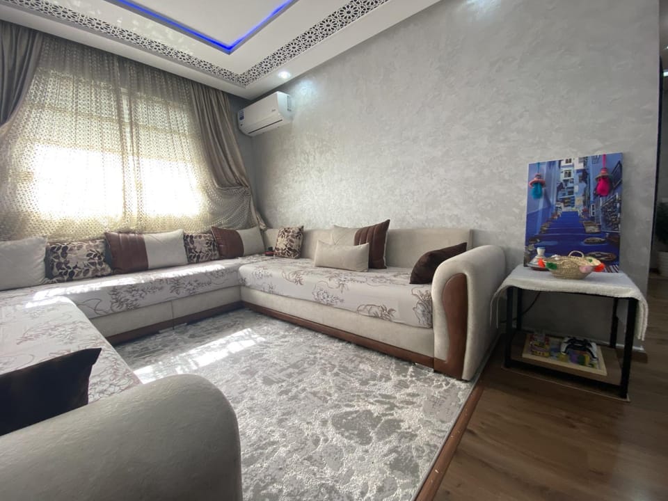 Lovely Cozy Apartment, Fast WiFi, Workspace Ready Apartment in Tangier
