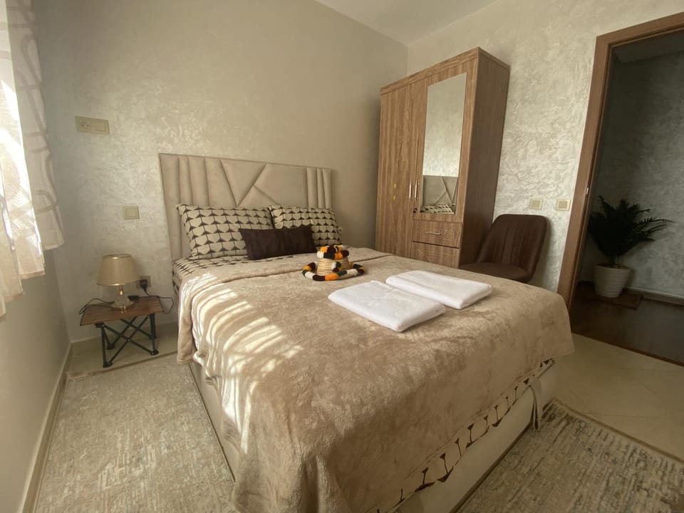 Lovely Cozy Apartment, Fast WiFi, Workspace Ready Apartment in Tangier