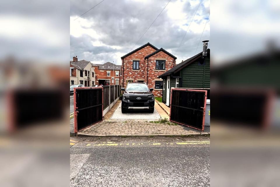 2 Bedroom House - Private Parking House in England